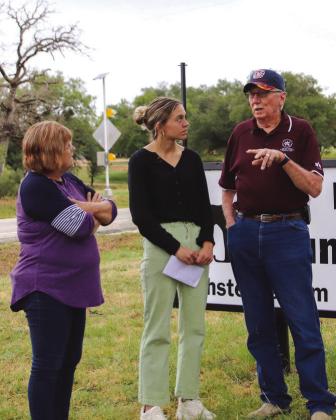 Photos by Martelle Luedecke/Luedecke Photography Dan Gower shared his thoughts with Hill Country Humane Society board member Linda Raschke (left) and Executive Director Paighton Corley about his late