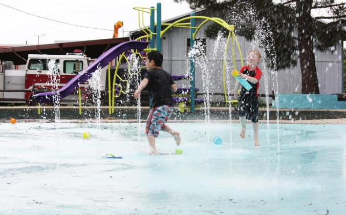 Axton Smith and Xander Sultemeier keep cool on the Cottonwood Shores splash pad. Connie Swinney/Highland Lakes Newspapers