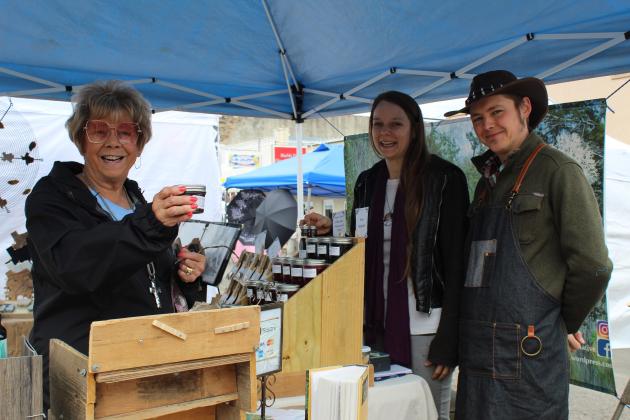 Sonya Smyrl of Horseshoe Bay, left, purchased some elderberry syrup from Henry Herndon and Amber Herndon of Happy Hollow Native Food & Apothecary, one of the booths at a past Market Day event. File photo