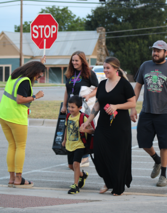 Marble Falls Elementary School personnel, including Amy Valdez, took on extra duties today, Aug. 18, 2021 to make sure students arrived to class safely. Nathan Hendricks/The Highlander