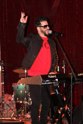 On Feb. 19 at Brass Hall in Marble Falls, Jon B. entertained the crowd with his hip hop-inspired productions. Photos by Kelly McDuffie/The Highlander