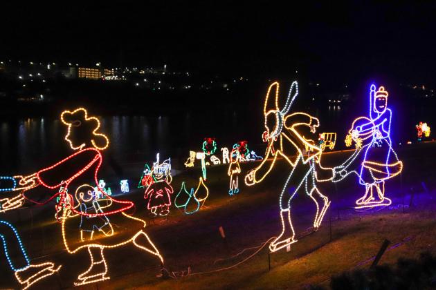 This year, the display will be open from 6 p.m. to 10 p.m., beginning this evening, Nov. 17, and runs until Dec. 31 at Lakeside Park.