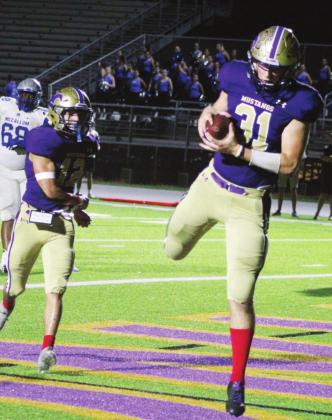 Senior Logan Barnes is known for his big leg on kickoffs and field goals, but he’s put in several solid reps at tight end this season. On Friday night, he caught a touchdown pass from senior quarterback Jake Becker.