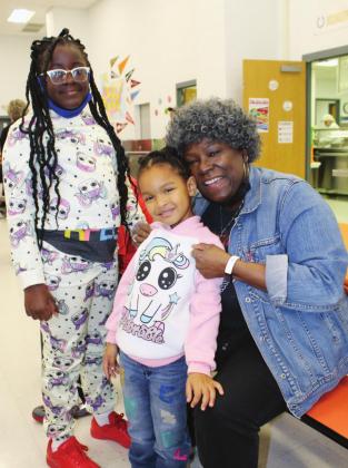 Carol Smothers, little Chloe Schuster and D’Asia Burns enjoyed fellowship, the live performance and the Thanksgiving lunch in Granite Shoals.
