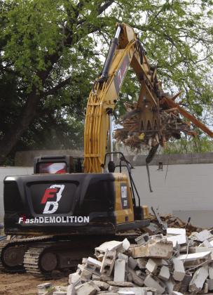 In Marble Falls, crews began demolishing a building March 27 which formerly housed Ken's Catfish and Art of the Meal as well as an adjacent building with former tenants that included a clothing boutique and a rainwater storage tank business. Photos by Connie Swinney/The Highlander