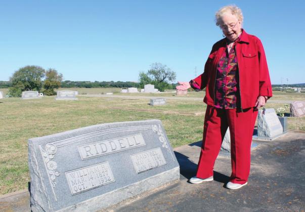 “Vonnie” Riddell Fox reminisced about her family, who immigrated from Scotland, while visiting the gravesite of her grandfather at the Marble Falls Municipal Cemetery. Connie Swinney/The Highlander